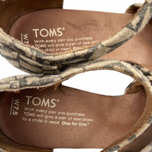 Toms Peep Toe Wedge Sandals Print Gray Cream 7.5 - Picture 6 of 11